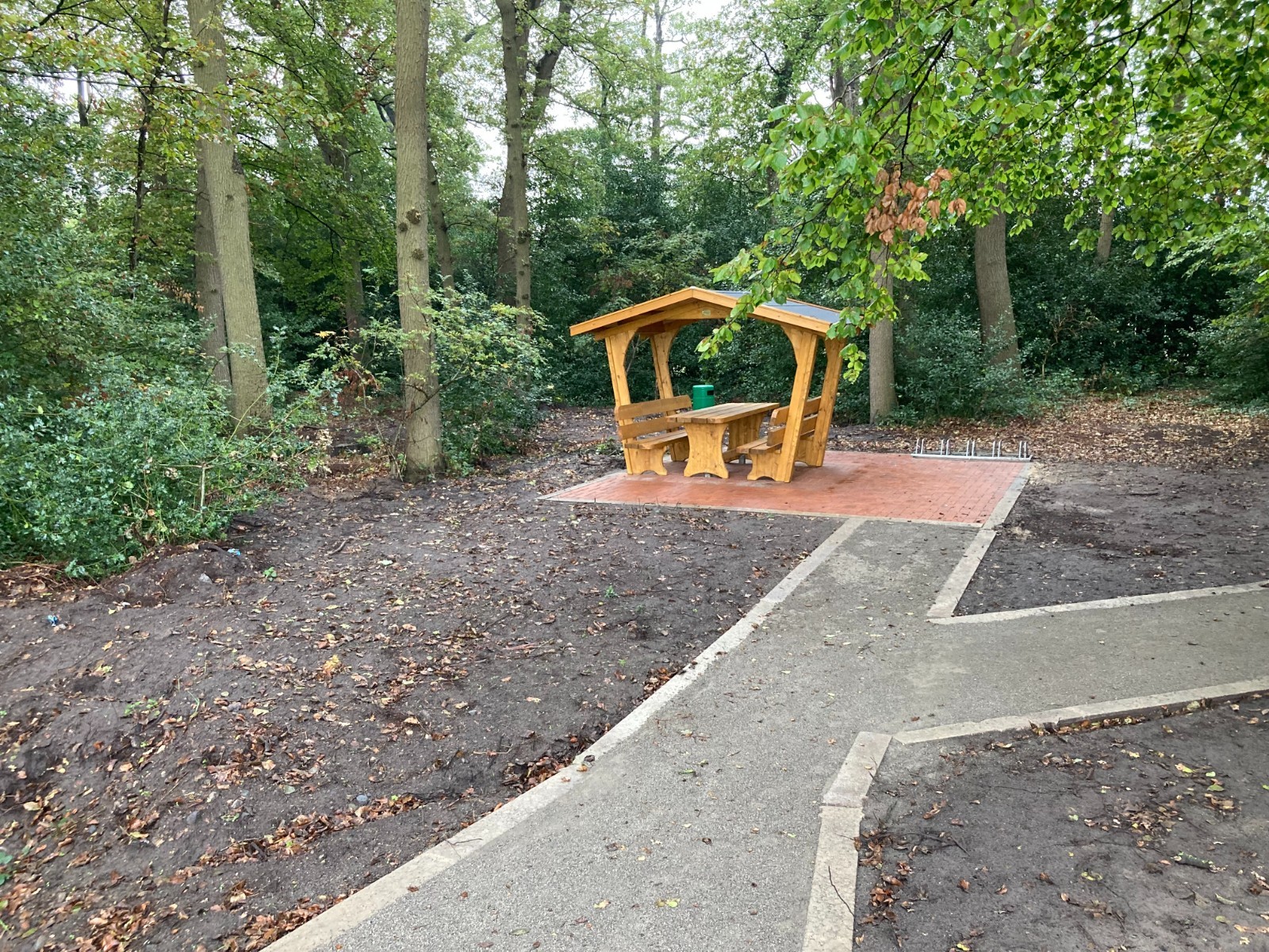 Brookstreek: &Uuml;berdachte Bank